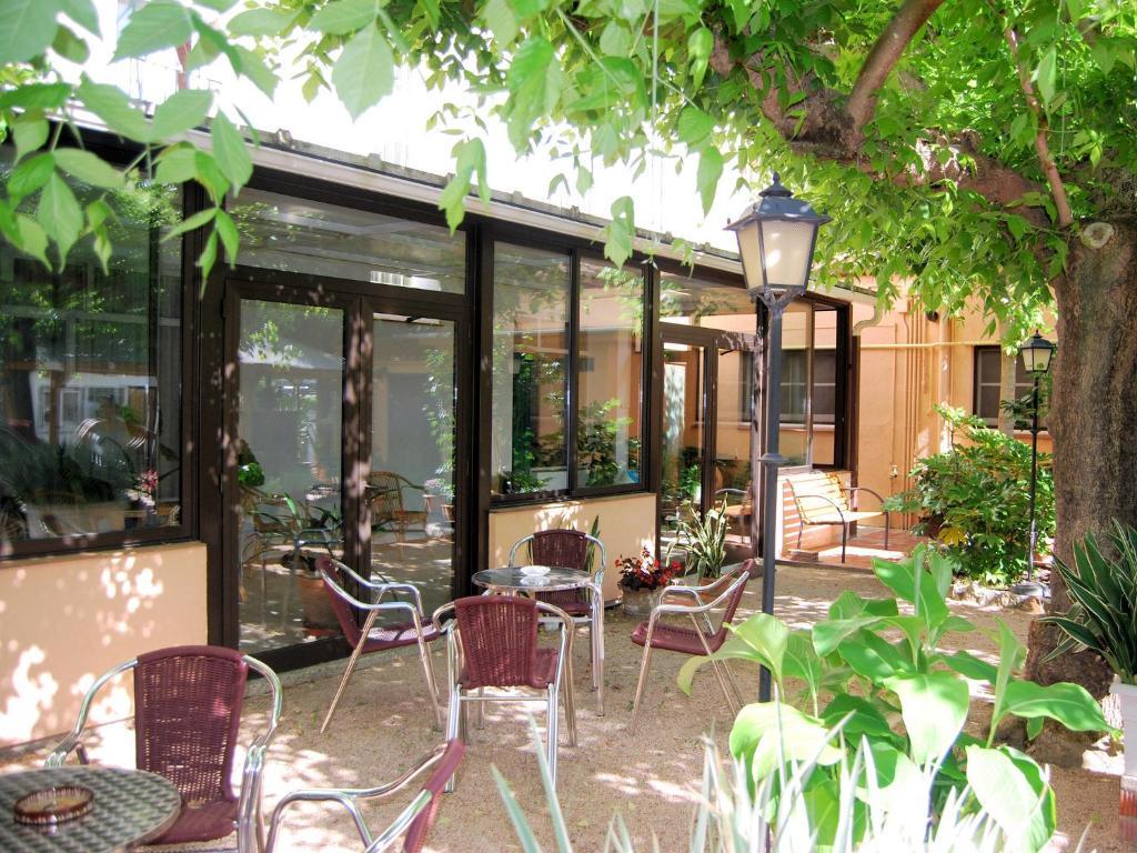 Hostal Fabrellas Caldes de Malavella Exterior photo