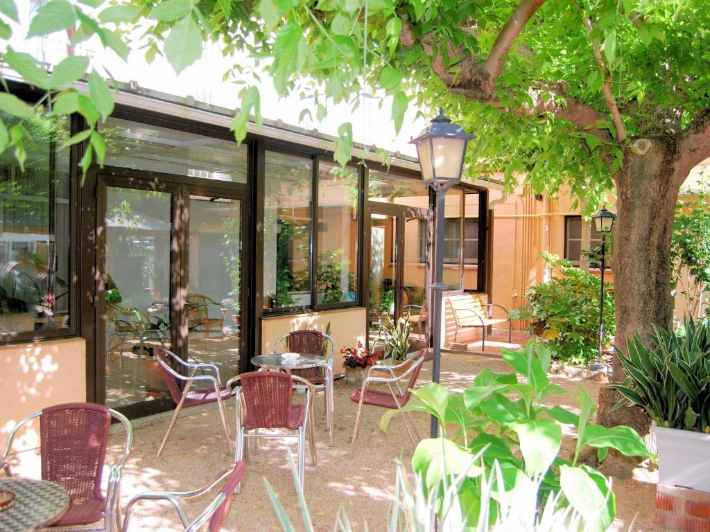 Hostal Fabrellas Caldes de Malavella Exterior photo