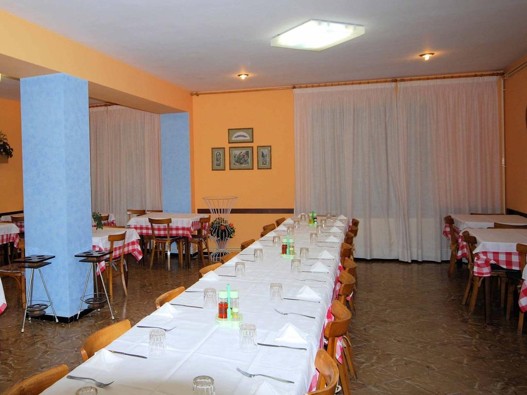 Hostal Fabrellas Caldes de Malavella Exterior photo
