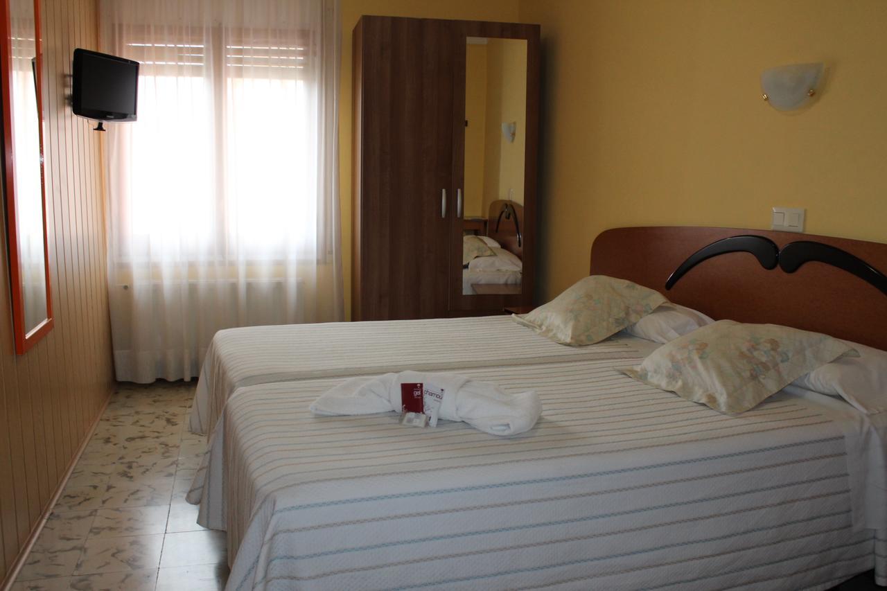 Hostal Fabrellas Caldes de Malavella Exterior photo