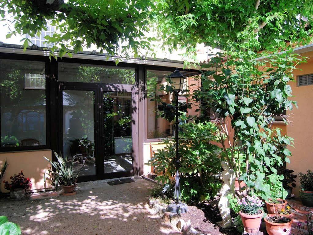Hostal Fabrellas Caldes de Malavella Exterior photo