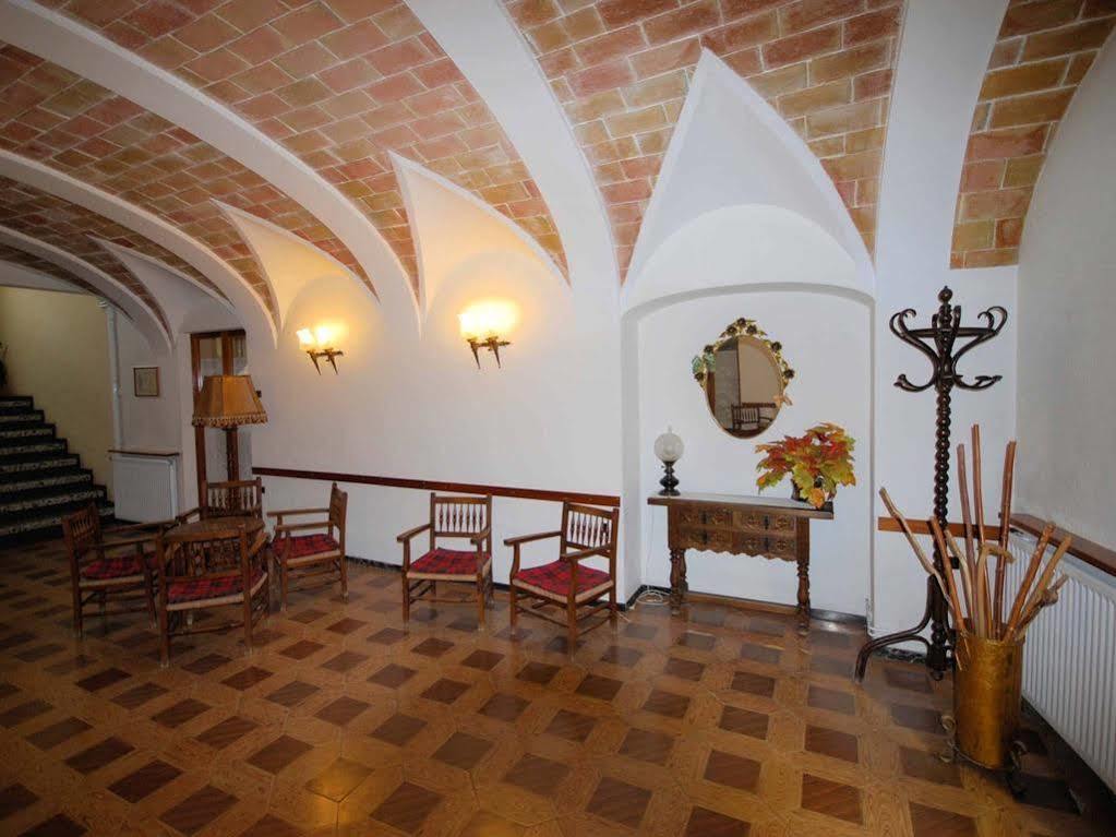Hostal Fabrellas Caldes de Malavella Exterior photo