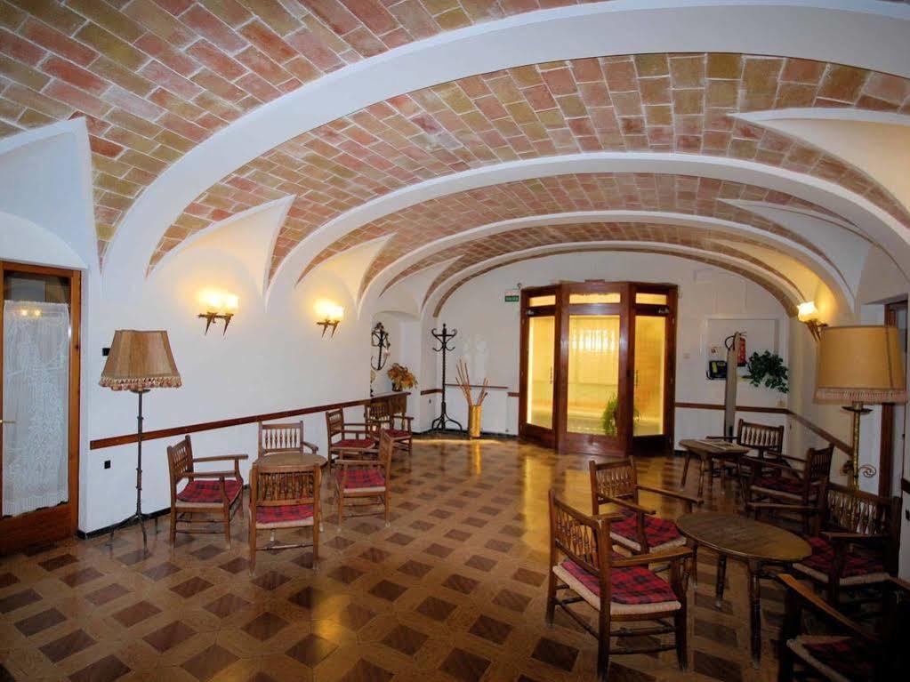 Hostal Fabrellas Caldes de Malavella Exterior photo